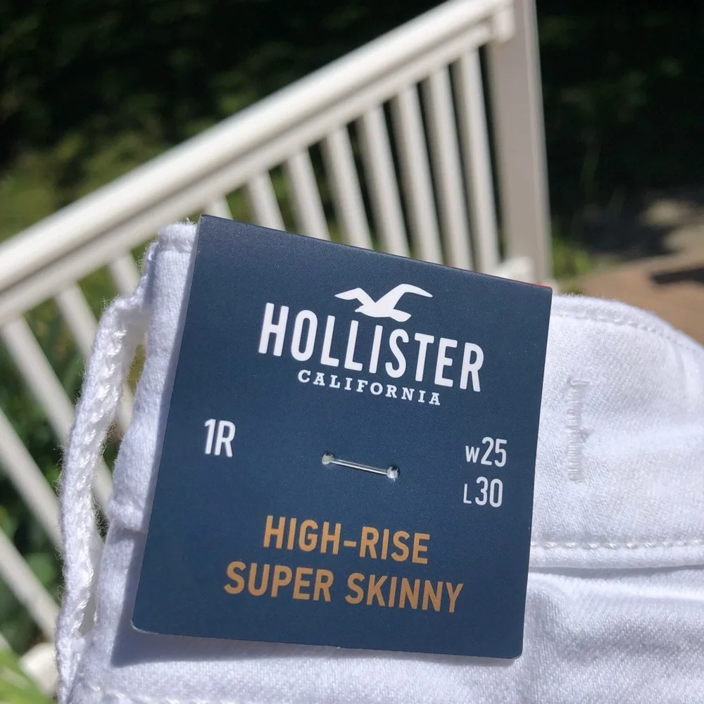 Hollister Classic Stretch High-Rise Super Skinny white jeans - Picture 9 of 10